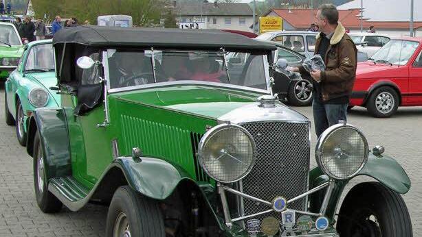 Dieser Oldtimer war nur einer von vielen Hinguckern in Mitwitz. Foto: Klaus Oelzner