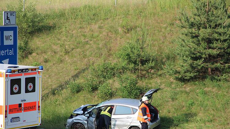 Schwere Verletzungen erlitt ein Pkw-Fahrer bei einem Unfall auf der A 71 bei Münnerstadt.Heike Beudert