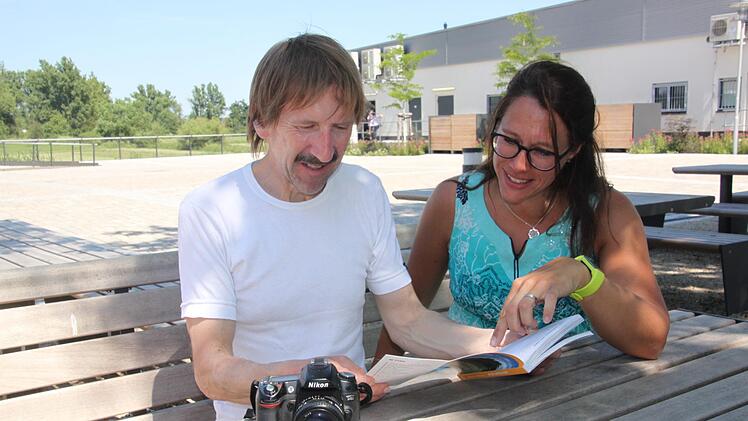 Die Autoren Harald Weigand und Christine Richert sind froh, dass sie ihre Idee tats&auml;chlich realisieren konnten. Foto: Mirjam Stumpf