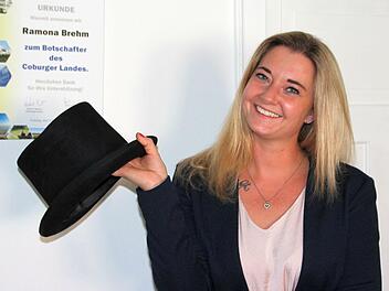 Ramona Brehm hat die Urkunde, die sie zur Botschafterin des Coburger Landes erklärt, in ihrer Wohnung aufgehängt.