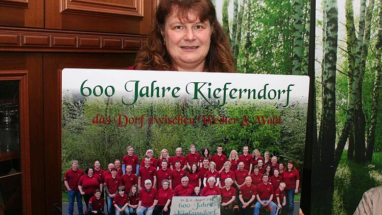 Marianne Zimmermann ist es gelungen, alle 44 Dorfbewohner für ein Foto zusammenzubringen.