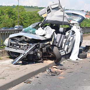 Autofahrer stirbt bei Unfall in Würzburg