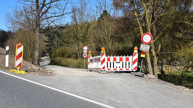 Hinter L&ouml;sau wird der Radweg auf einen Feld- und Waldweg geleitet. Foto: Uschi Prawitz