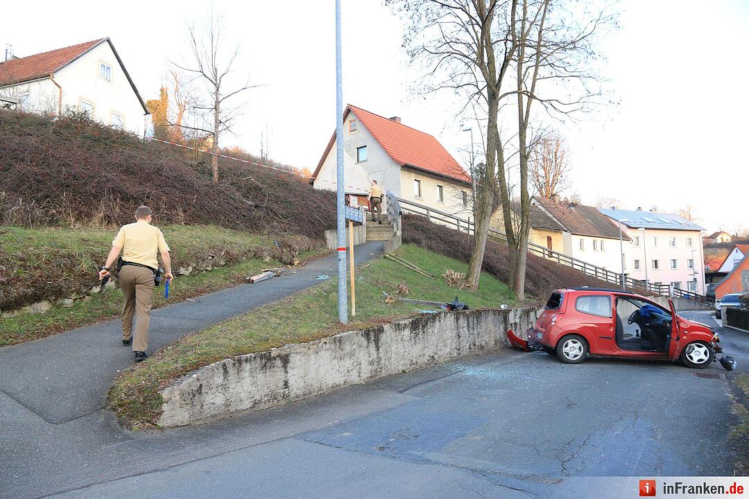 Pkw überschlägt sich in Hollfeld