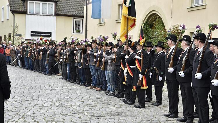 Der Auszug der Bürgerwehr wird seit 1848 geflegt. Foto: Gerold Snater