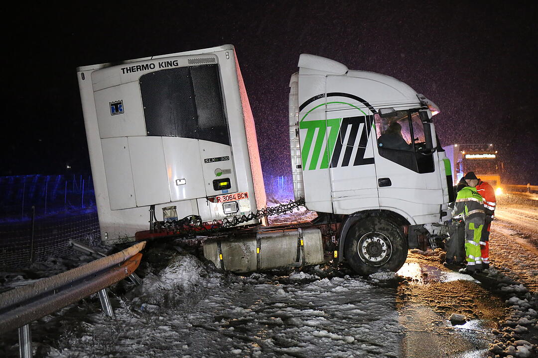 Schnee sorgt für Verkehrschaos in Franken