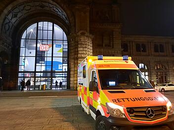 Nürnberg Hauptbahnhof Nacht Einsatz Rettungskräfte Symbol