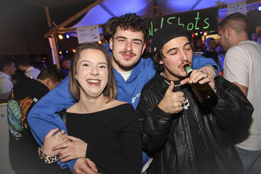 Mit vielen Party-Songs der 80er & 90er und Rock-Pop Klassikern