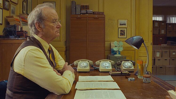 Mit Filmen wie "Lost in Translation" und den skurrilen Komödien von Wes Anderson ("The French Dispatch" (2021, Bild) und Jim Jarmusch verlieh Murray seinen komischen Charakteren eine tragische Komponente.