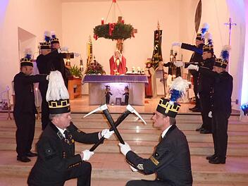 Die Knappen gestalteten den Gottesdienst in der Stockheimer Kirche St. Wolfgang mit.  Foto: Gerd Fleischmann