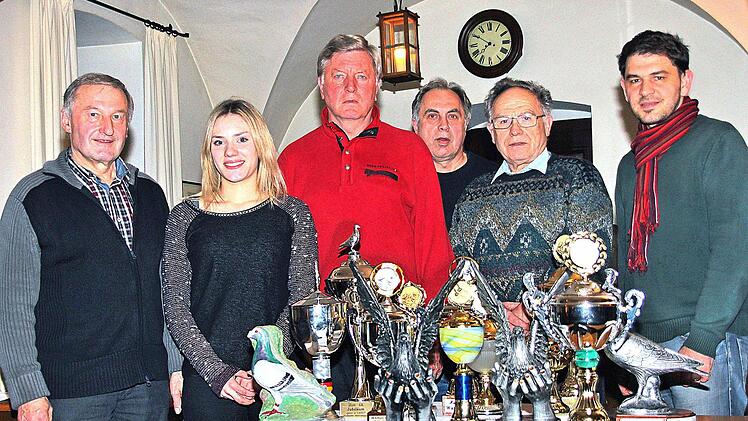 Vereinsmeister der Vereine Heimkehr Münnerstadt und Einigkeit Wermerichshausen wurden Karl Bauer, Alina Behr, Herbert May, Peter Emes, Willi Stumpf und Oskar Denner. Foto: Dieter Britz