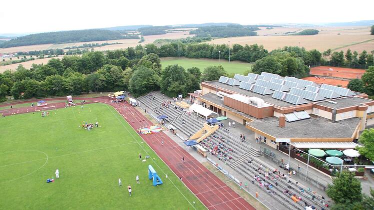 Bei den Sparvorschlägen ist auch das Sportzentrum wieder in den Mittelpunkt gerückt. Eine Aufschiebung der Hallensanierung halten CSU und Neue Wege für machbar, während die Opposition eine Umsetzung der Sanierungsplanung ohne Verzögerung fordert. Foto: Archiv/HeikeBeudert