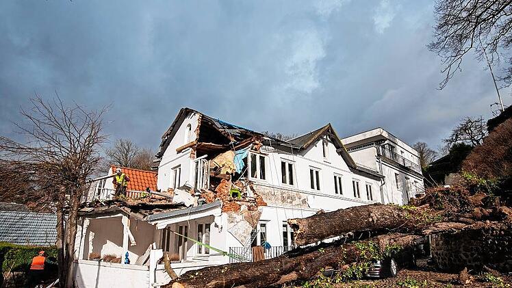 Nach Sturmtief "Sabine" -  Hamburg
