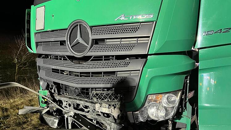 Unfall auf der A73 bei Bamberg: Fahrer muss ins Krankenhaus