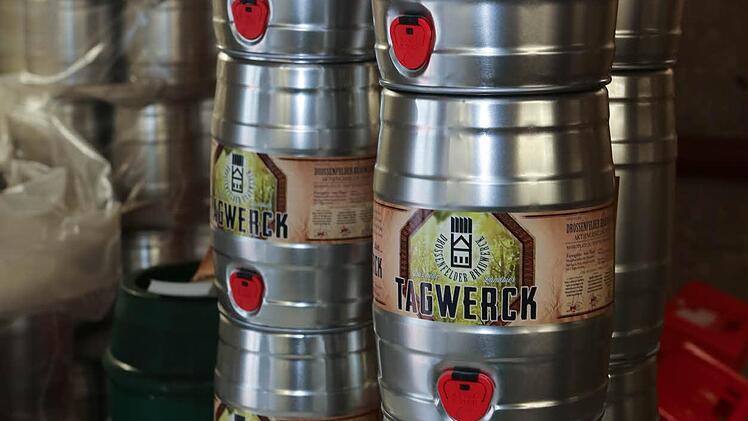 Auch kleine Fässer stehen zum Abfüllen bereit.Foto: Barbara Herbst