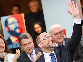 Die Popularität des Spitzenkandidaten Martin Schulz beschert den Sozialdemokraten derzeit gute Umfragewerte. Doch hält dieser Trend bis zur Bundestagswahl im September an? Foto: Kay Nietfeld/dpa