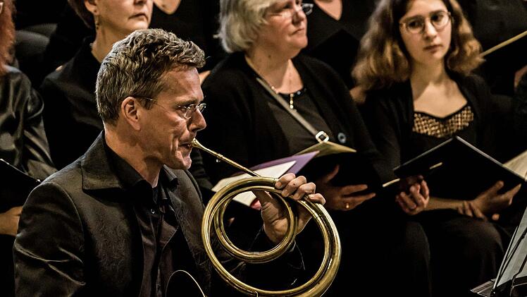 Der Coburger Bachchor und das Main-Barockorchester Frankfurt beeindruckten mit der Erstaufführung von Telemanns Matthäus-Passion in der Morizkirche. Als Hornist brillierte Wilhelm Bruns.Foto: Jochen Berger