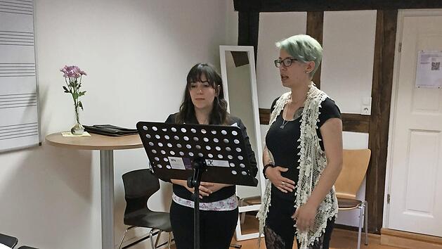 Pia und Theresa Weiglein singen am Sonntag aus dem Musical "Wicked - Die Hexen von Oz". Foto: Johanna Eckert