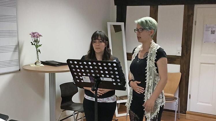 Pia und Theresa Weiglein singen am Sonntag aus dem Musical "Wicked - Die Hexen von Oz". Foto: Johanna Eckert