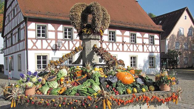 Der geschm&uuml;ckte Erntedankbrunnen 2018 Foto: privat