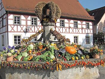 Der geschmückte Erntedankbrunnen 2018 Foto: privat