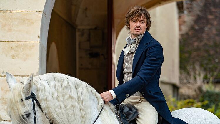 Unterst&uuml;tzung bekommt Barbe-Nicole Clicquot Ponsardin bei ihren Gesch&auml;ften von Weinh&auml;ndler Louis Bohne (Sam Riley).