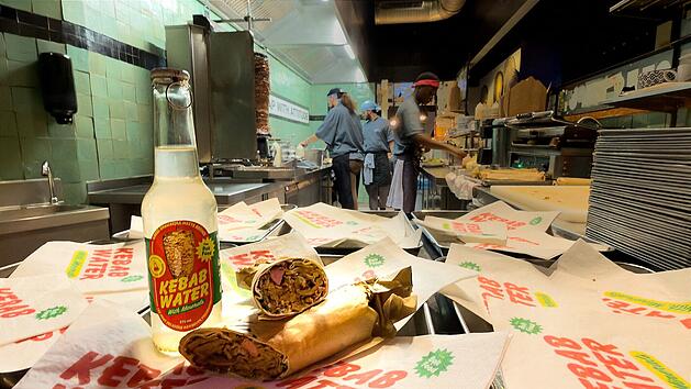 Berliner D&ouml;nerladen stellt "Kebab Water" vor