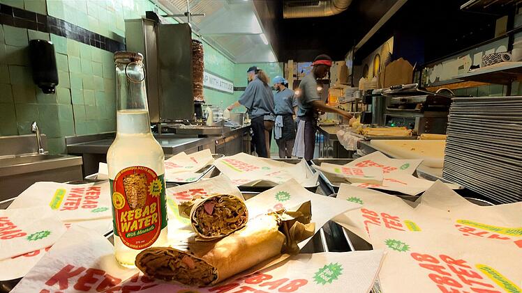 Berliner D&ouml;nerladen stellt "Kebab Water" vor