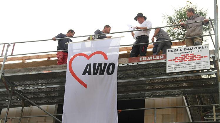 Am Freitag fand das Richtfest am Neubau der AWO in Redwitz statt. Foto: Gerda Völk