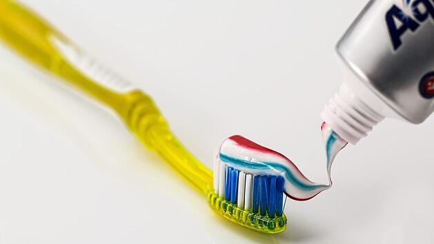 In vielen Zahncremes ist kein oder zu wenig Fluorid enthalten. Symbolfoto: pixabay/stevepb