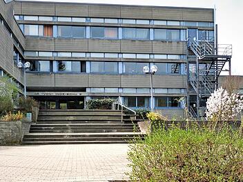 Die Carl-von-Linde-Realschule bekommt für über 255 000 Euro einen neuen Eingangsbereich.  Foto: Werner Reißaus