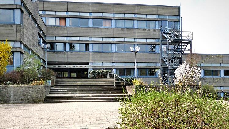 Die Carl-von-Linde-Realschule bekommt für über 255 000 Euro einen neuen Eingangsbereich.  Foto: Werner Reißaus