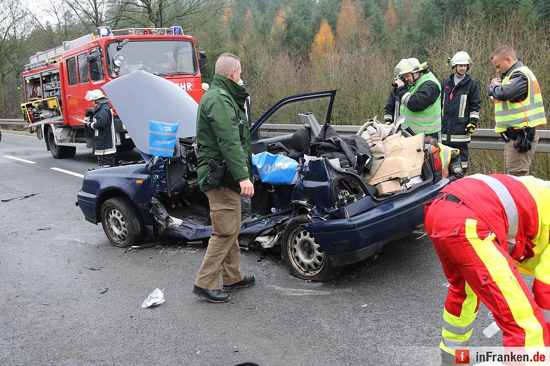 Schwerer Unfall auf B303 bei Ahorn