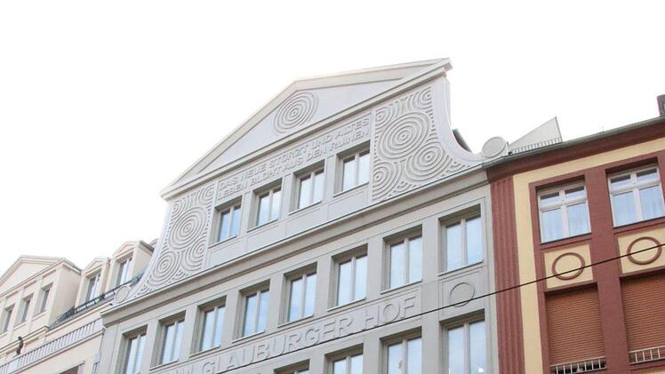 Alle Fertigteile, wie hier  die  Fassade des "Glauburger Hofes", wurden in Bad Kissingen gegossen. Foto: Ralf Ruppert
