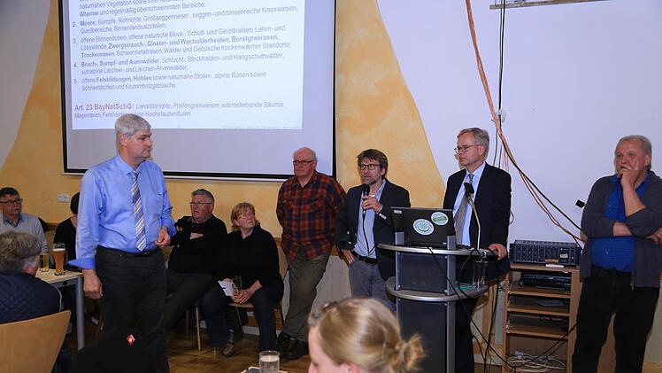 Sie stehen Rede und Antwort in Weingarts. Foto: Franz Galster