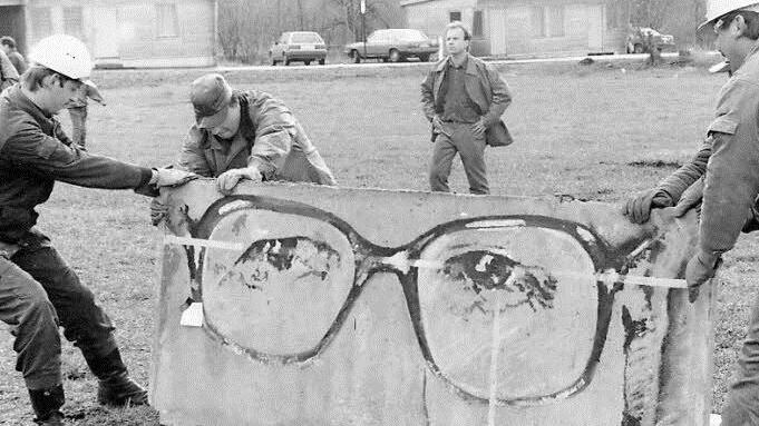 Ende der Heinersdorfer Mauer - die nach der künstlerischen Gestaltung viele stehen lassen wollten.