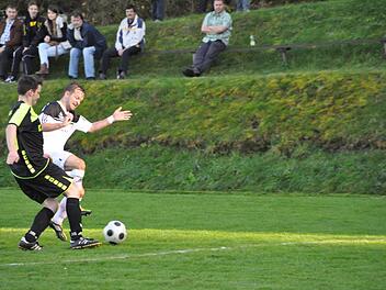 Der FC Wacker Haig (weiß) und der SV Gifting gehören zu den Titelfavoriten in der Kreisklasse. Foto: Kalb