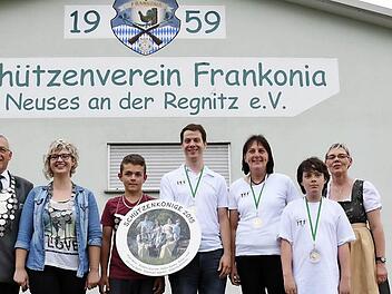 Die Schützenkönige (von links): Manfred Schindler, Fenja König, Niclas Liebich, Philipp Neudecker, Monika Endrizzi, Julian Bergmann, Gabriela Nitzsche  Foto: Mathias Erlwein