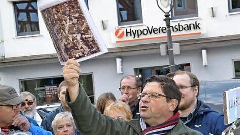 Erich Olbrich verstand es erneut, seine Zuhörer mit Geschichten und Anekdoten zu begeistern. Foto: Uschi Prawitz