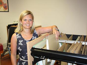 Rechtspflegerin Christine Biertempfel ist für das Vereinsregister und damit auch für Löschungen zuständig. Foto: Ruppert