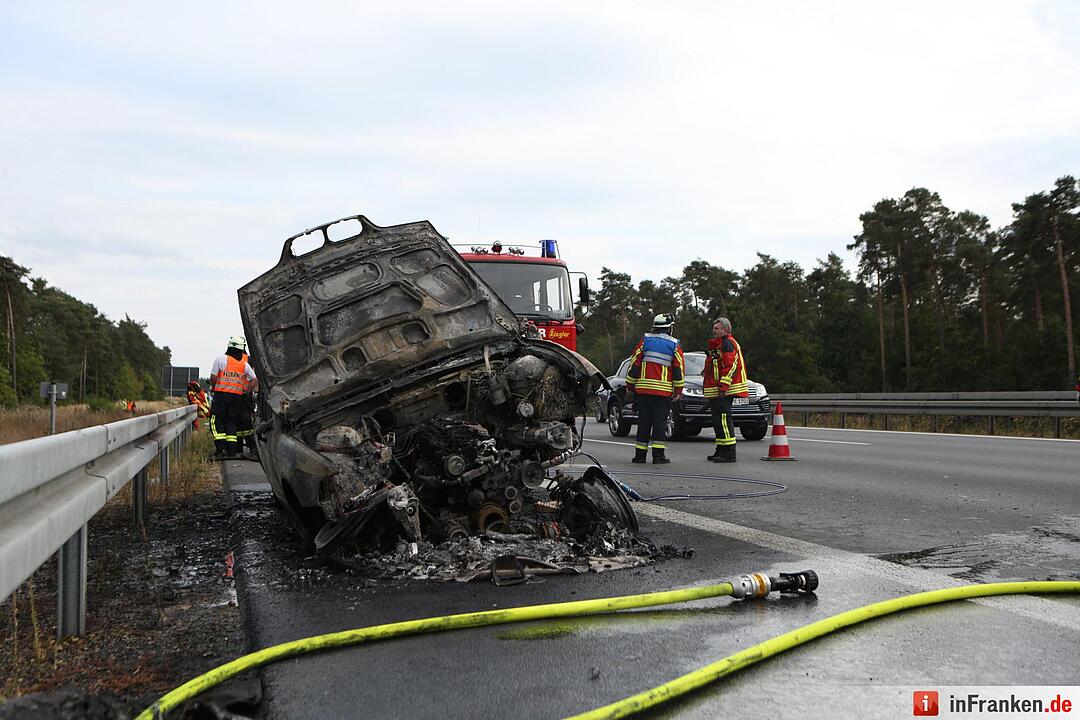 BMW brennt auf A3 völlig aus