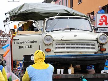 Die Gruppen nehmen für ihre Wagen aktuelle Themen aus Höchstadt auf. Im letzten Jahr gab es deshalb einen Aischpark-Center Shuttle. Foto: Archiv