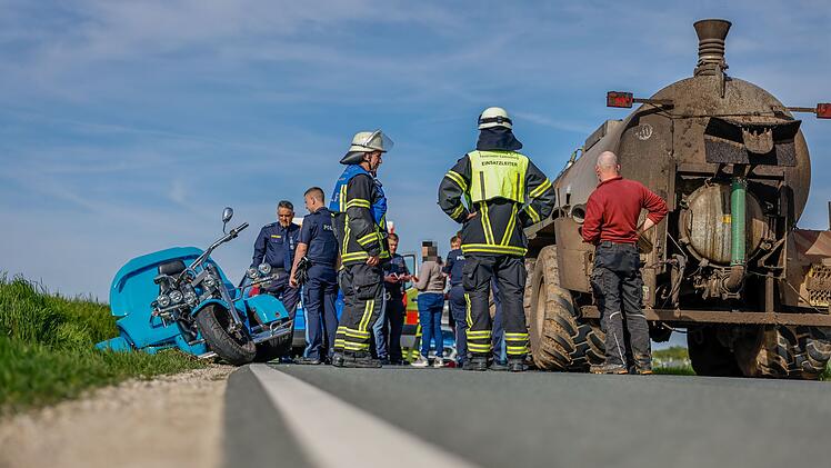 Zusammenstoß beim Überholen: Auto kollidiert mit Trike
