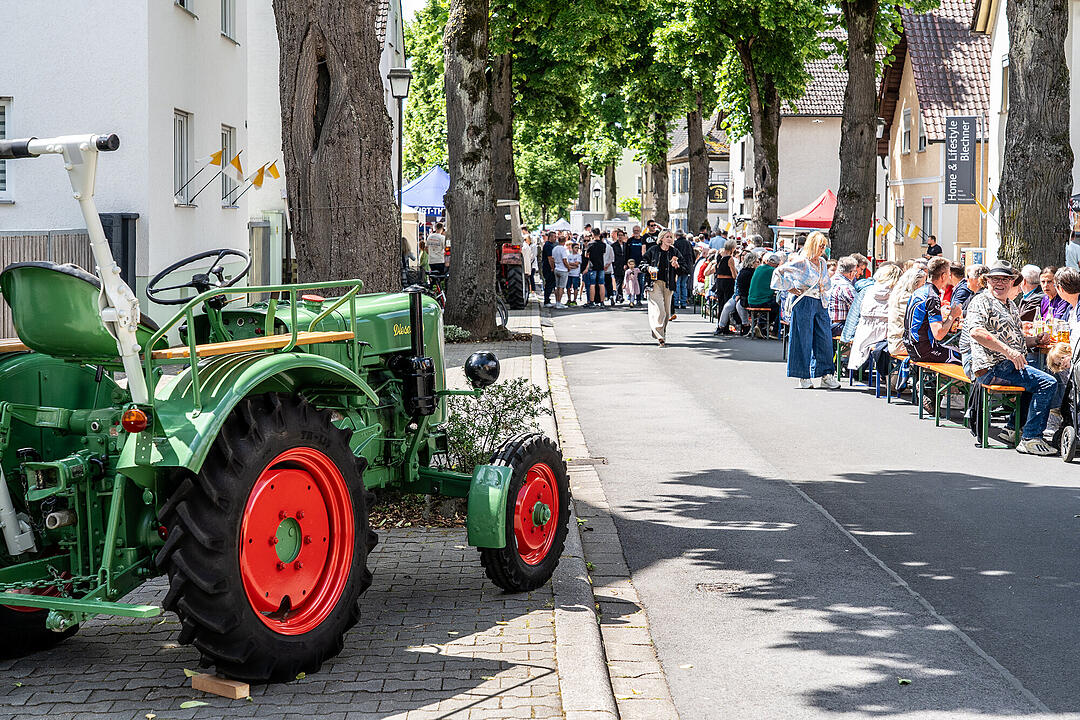 Festliche Genussmeile mit vielen verschiedenen regionalen Spezialit&auml;ten.
