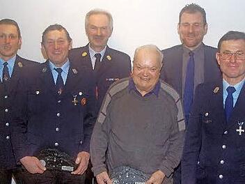 Bei der Hauptversammlung der Feuerwehr im Seßlacher Stadtteil Merlach wurden langjährige Mitglieder geehrt (von links): Manuel Höhn, Herbert Köhler, Reinhard Hartung, Walter Schelhorn, Martin Mittag und Heinz Köhler. Foto: Gabi Arnold