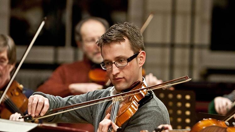 Unter Leitung von Hans Stähli probt das Orchester der "Musikfreunde Neustadt".Foto: Jochen Berger