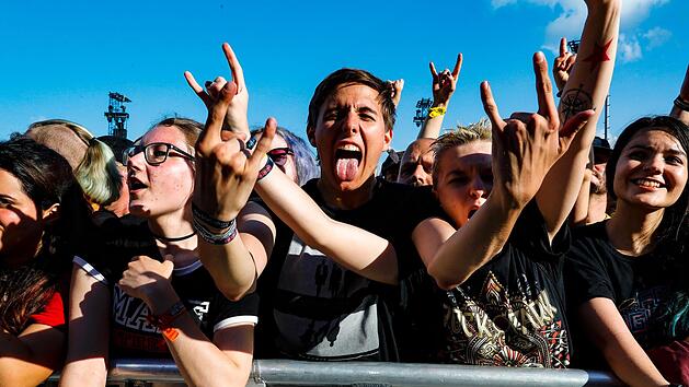 Gute Aussicht bei Casper am Zeppelinfeld am Samstagabend bei Rock im Park 2018. Foto: Matthias Hoch