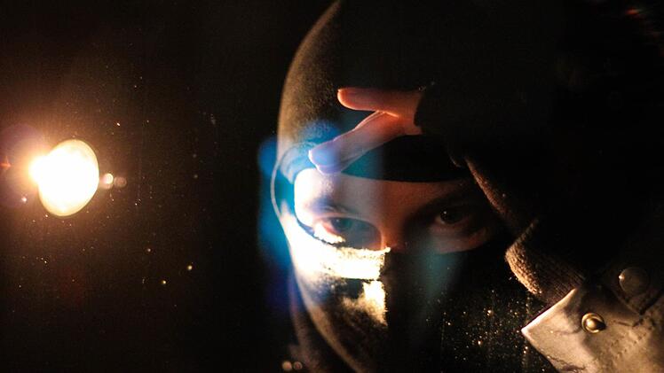 Ein noch Unbekannter überfiel am Montagabend in Bayreuth eine Tankstelle und erbeutete mehrere Hundert Euro. Symbolfoto: Christopher Schulz