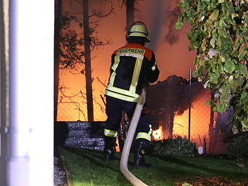 Gartenhütte in Weidenberg brennt vollständig ab - war es Brandstiftung?