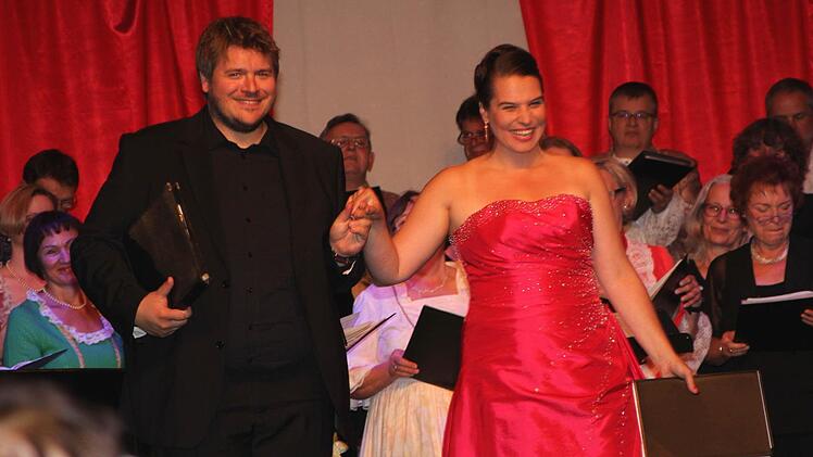 Großen Beifall erhielten die national und international bekannten Solisten Bassbariton Simon Tischler (links) und Sopranistin Yvonne Berger.